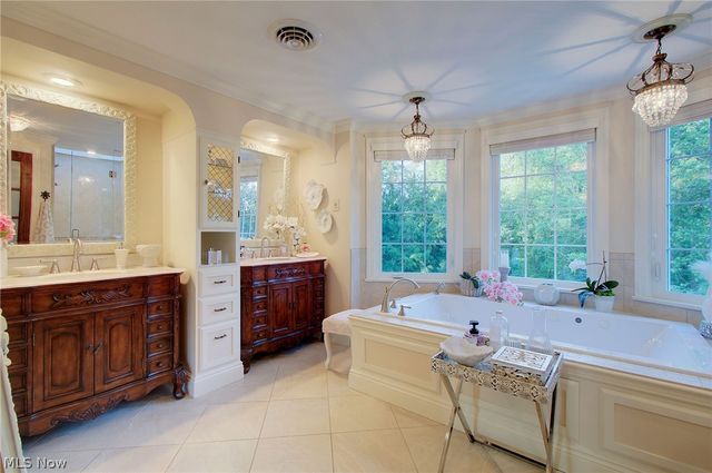 5854 Loma Linda Lane NE, Canton, OH 44721