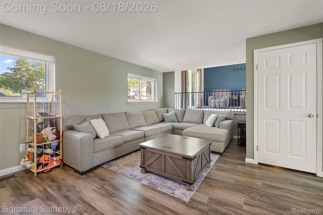 17858 Loranger Street, Clinton Charter Township, MI 48038