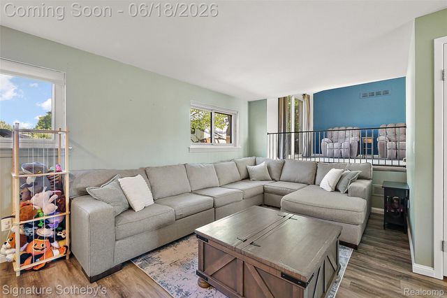 17858 Loranger Street, Clinton Charter Township, MI 48038