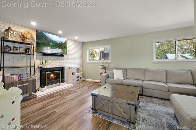 17858 Loranger Street, Clinton Charter Township, MI 48038
