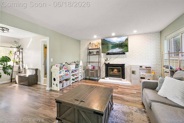 17858 Loranger Street, Clinton Charter Township, MI 48038