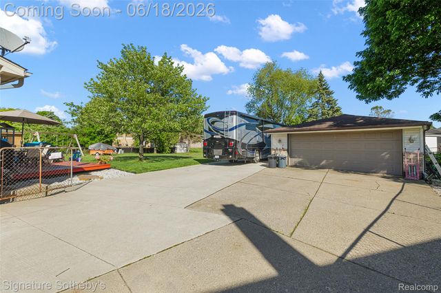 17858 Loranger Street, Clinton Charter Township, MI 48038