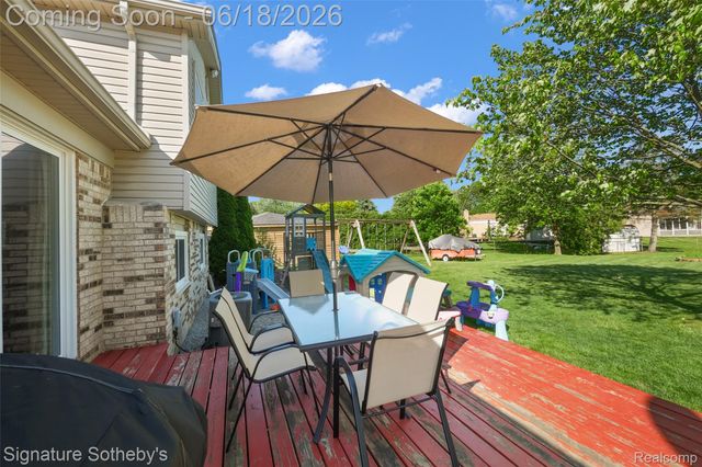 17858 Loranger Street, Clinton Charter Township, MI 48038