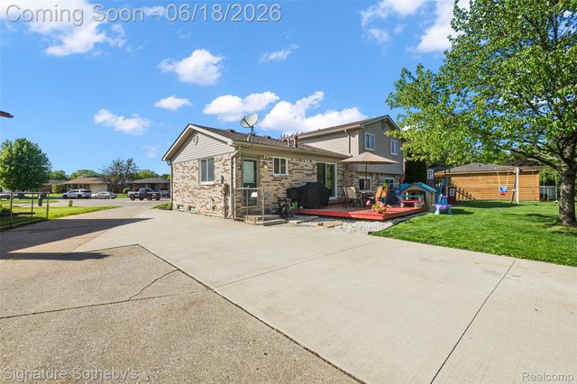 17858 Loranger Street, Clinton Charter Township, MI 48038