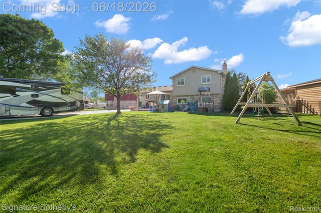 17858 Loranger Street, Clinton Charter Township, MI 48038