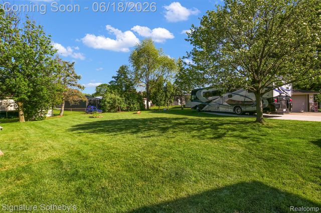 17858 Loranger Street, Clinton Charter Township, MI 48038
