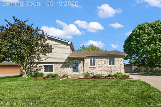 17858 Loranger Street, Clinton Charter Township, MI 48038