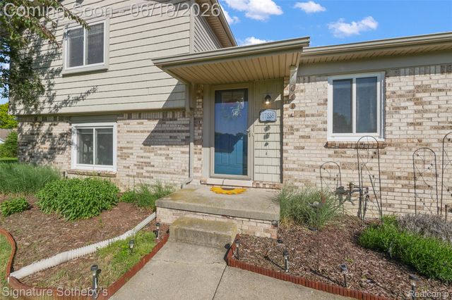 17858 Loranger Street, Clinton Charter Township, MI 48038