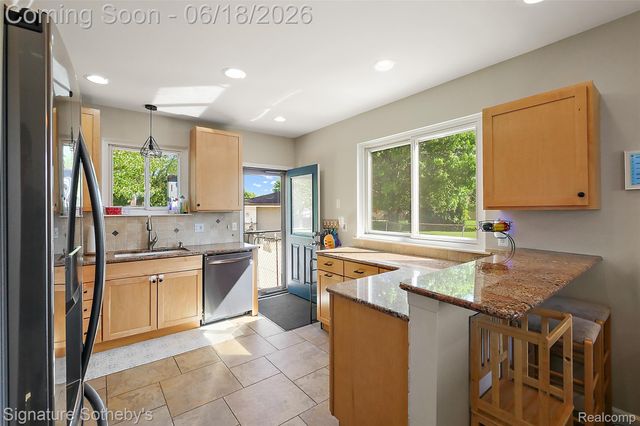 17858 Loranger Street, Clinton Charter Township, MI 48038