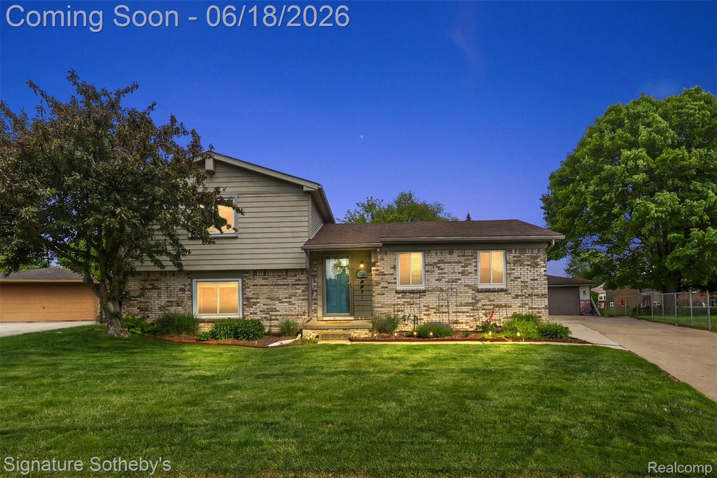 17858 Loranger Street, Clinton Charter Township, MI 48038