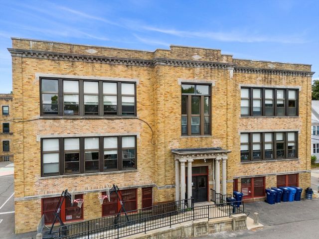 21 Notre Dame Ave, Cambridge, MA 02140