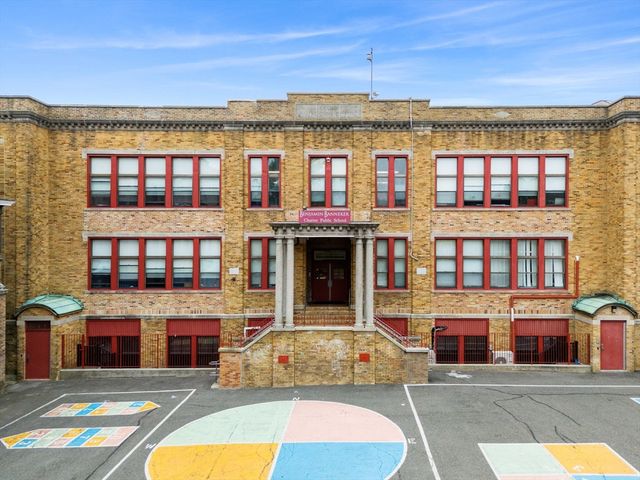 21 Notre Dame Ave, Cambridge, MA 02140