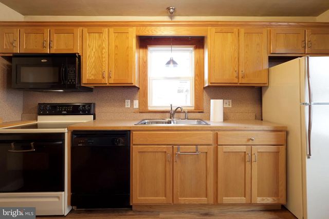 121 HARVEY ST, Pleasant Gap, PA 16823