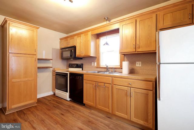 121 HARVEY ST, Pleasant Gap, PA 16823