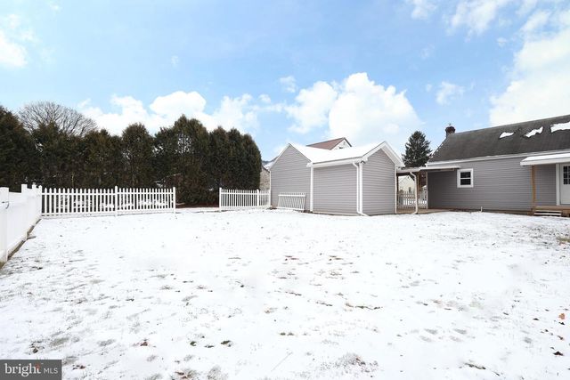 121 HARVEY ST, Pleasant Gap, PA 16823