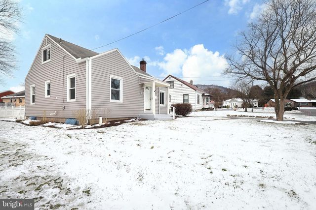 121 HARVEY ST, Pleasant Gap, PA 16823