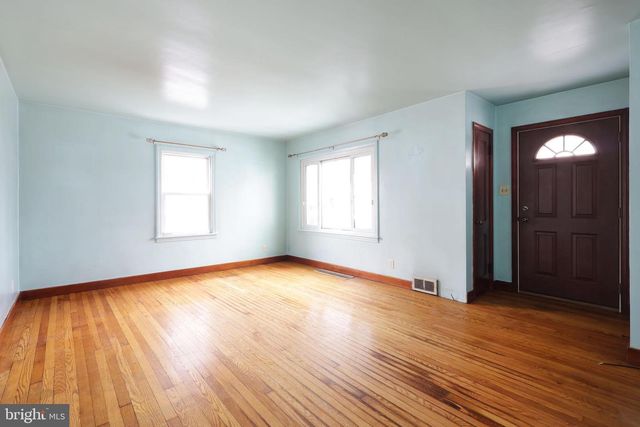 121 HARVEY ST, Pleasant Gap, PA 16823