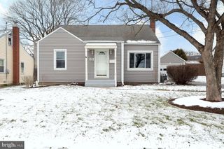 121 HARVEY ST, Pleasant Gap, PA 16823