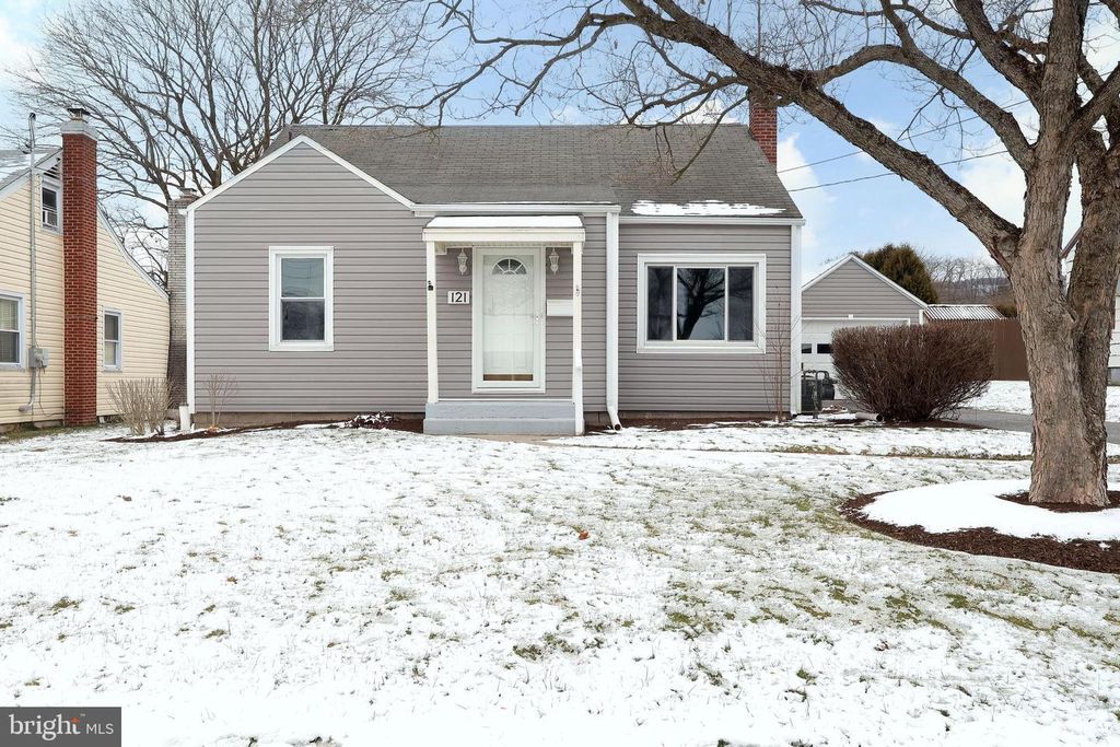 121 HARVEY ST, Pleasant Gap, PA 16823