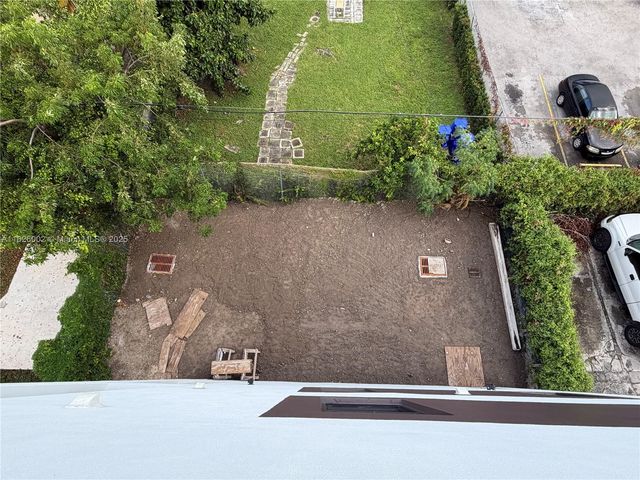 1037 NW 2nd St, Miami, FL 33128