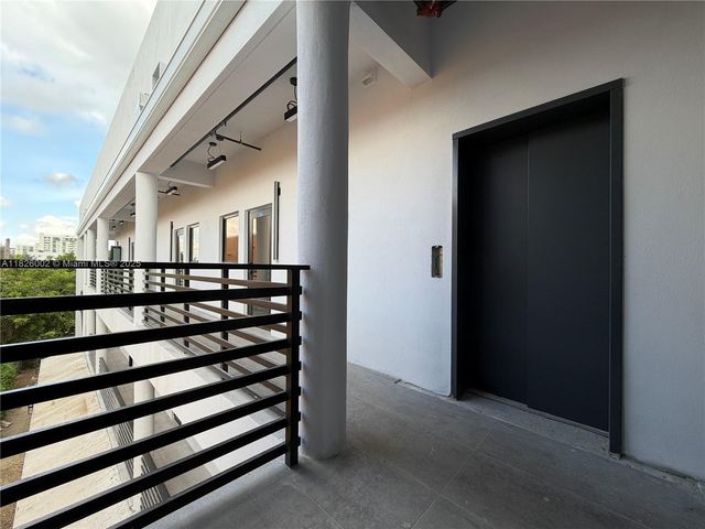 1037 NW 2nd St, Miami, FL 33128