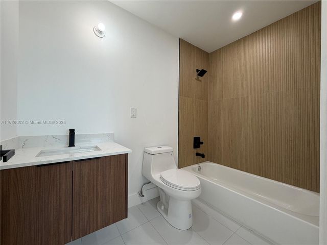 1037 NW 2nd St, Miami, FL 33128