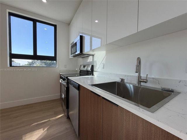 1037 NW 2nd St, Miami, FL 33128