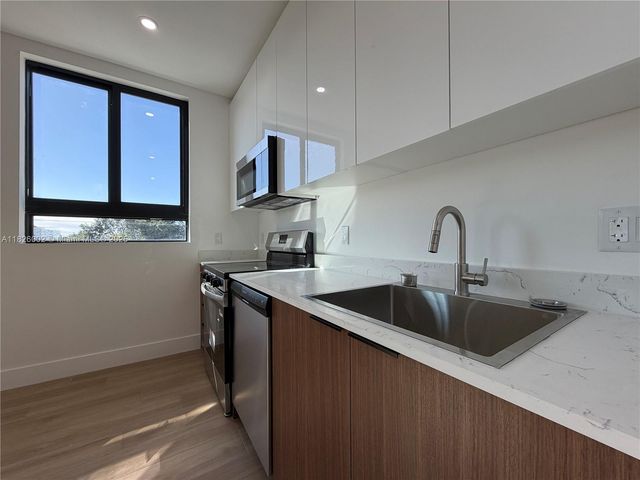 1037 NW 2nd St, Miami, FL 33128