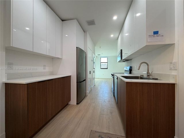 1037 NW 2nd St, Miami, FL 33128