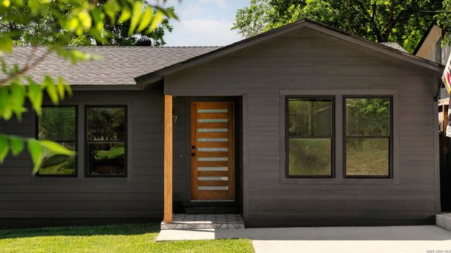 337 W MERRIWEATHER ST, New Braunfels, TX 78130
