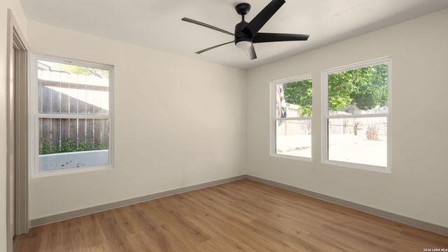337 W MERRIWEATHER ST, New Braunfels, TX 78130