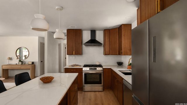 337 W MERRIWEATHER ST, New Braunfels, TX 78130