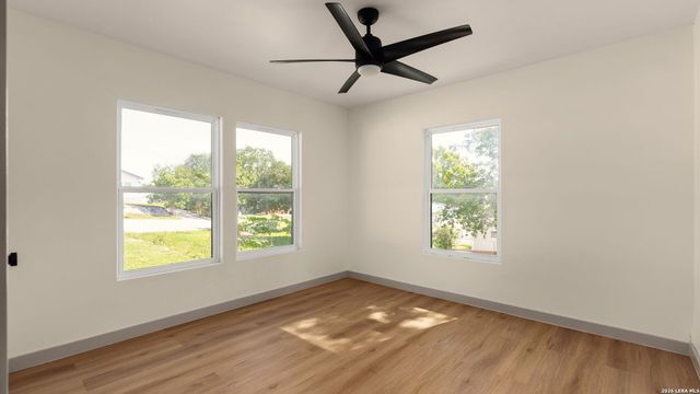 337 W MERRIWEATHER ST, New Braunfels, TX 78130