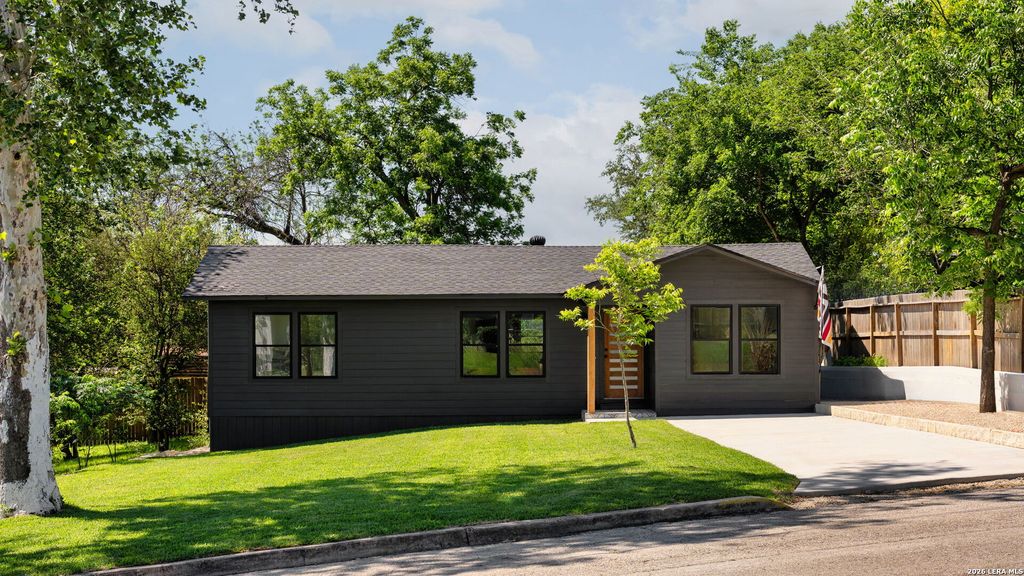 337 W MERRIWEATHER ST, New Braunfels, TX 78130