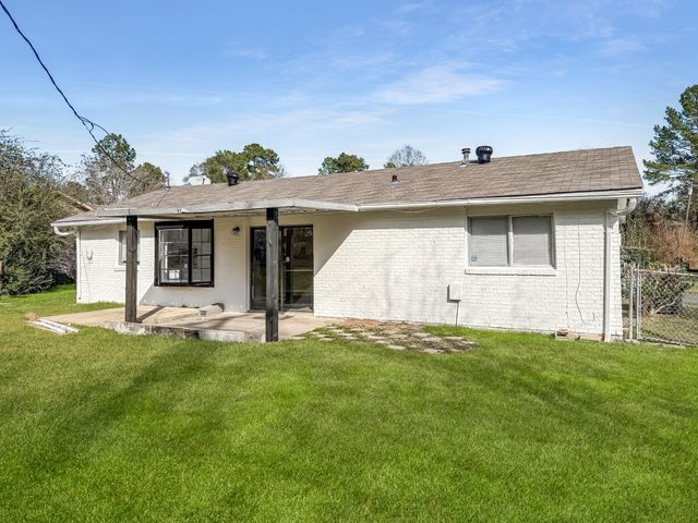 1058 Westwood Dr, Leesville, LA 71446