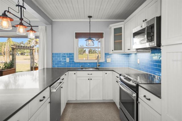 951 GREENWAY AVENUE, Dunedin, FL 34698