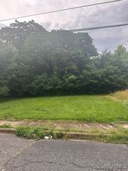 215 Mars St, Petersburg, VA 23803