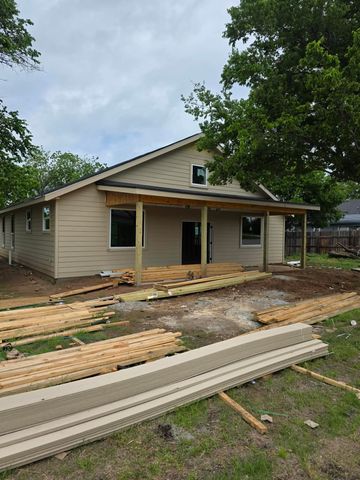 202 Strong Street, Bowie, TX 76230