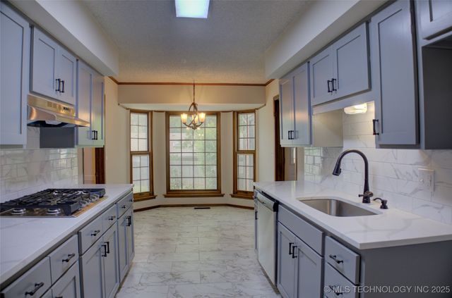 8242 S Sandusky Avenue, Tulsa, OK 74137