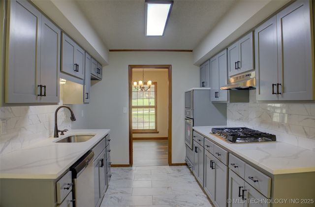 8242 S Sandusky Avenue, Tulsa, OK 74137