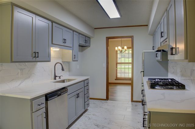 8242 S Sandusky Avenue, Tulsa, OK 74137