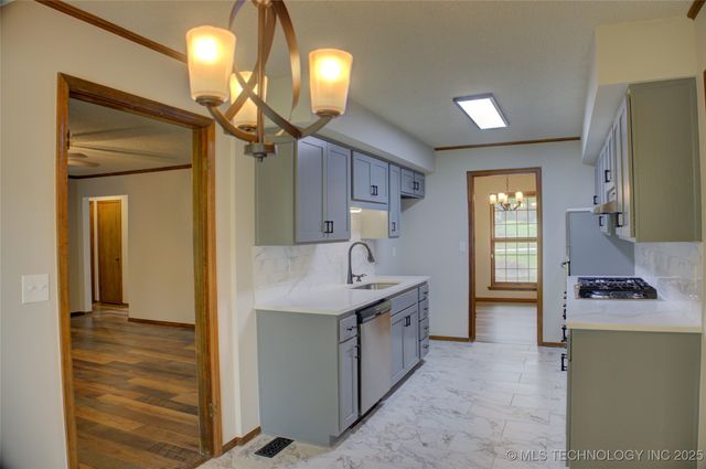 8242 S Sandusky Avenue, Tulsa, OK 74137