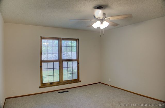 8242 S Sandusky Avenue, Tulsa, OK 74137