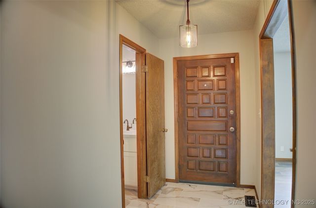 8242 S Sandusky Avenue, Tulsa, OK 74137