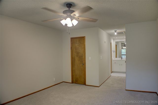 8242 S Sandusky Avenue, Tulsa, OK 74137