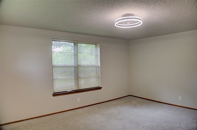 8242 S Sandusky Avenue, Tulsa, OK 74137