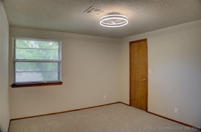 8242 S Sandusky Avenue, Tulsa, OK 74137