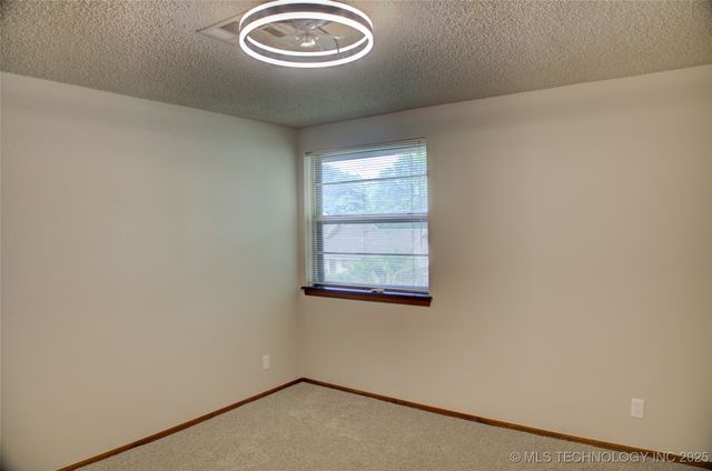 8242 S Sandusky Avenue, Tulsa, OK 74137