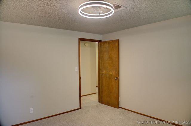 8242 S Sandusky Avenue, Tulsa, OK 74137