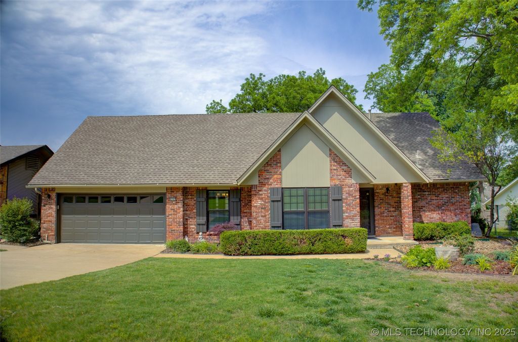 8242 S Sandusky Avenue, Tulsa, OK 74137